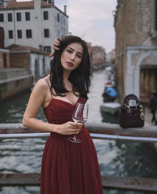 Trong suốt khoảng thời gian "ở ẩn" cựu hot girl khá kín tiếng và ít khi kể về những chuyện riêng tư.