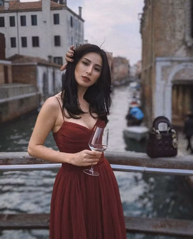 Trong suốt khoảng thời gian "ở ẩn" cựu hot girl khá kín tiếng và ít khi kể về những chuyện riêng tư.