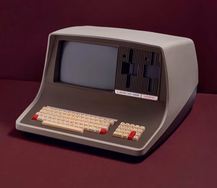 Ntertec Superbrain (1979) là phiên bản thu nhỏ hơn của máy tính Commodore PET 2001