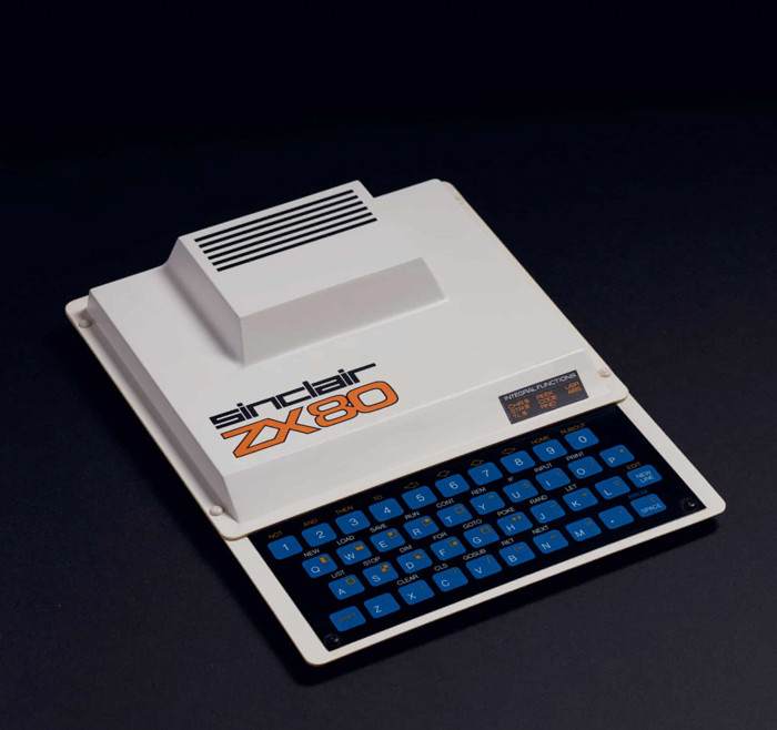 Sinclair ZX80 ra đời năm 1980 nhưng chỉ có bàn phím, màn hình ”biến mất” hoàn toàn.