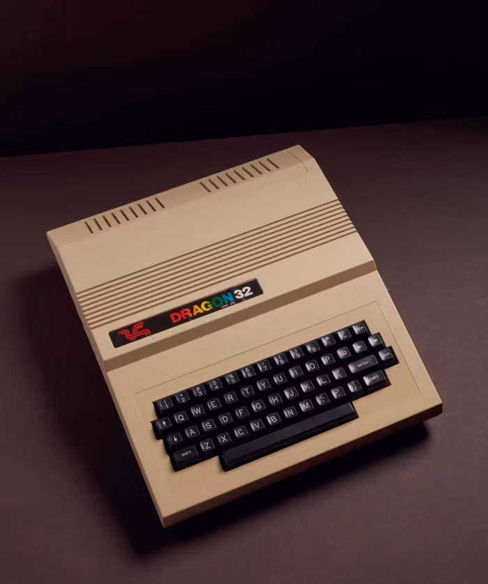 Chiếc Dragon 32 (1982) với màn hình đã biến mất.