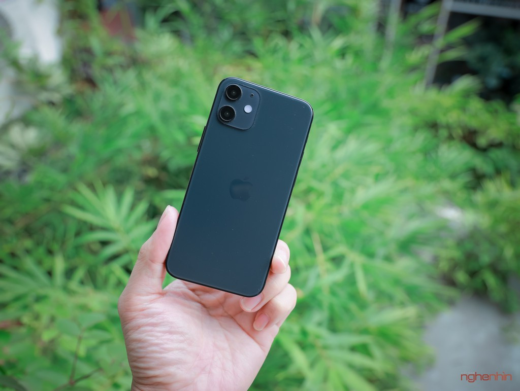 Apple thường ra mắt các thế hệ chip mới với iPhone nhưng đáng tiếc đã không có chiếc iPhone 12 nào ra mắt trong sự kiện mới đây. Thay vào đó, con chip A14 Bionic đã được công bố cùng với iPad Air mới và gần như chắc chắn nó cũng được trang bị dành cho iPhone 12 series.