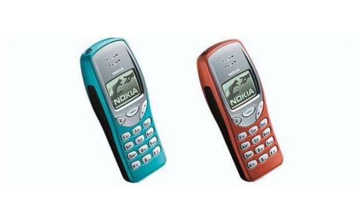 Nokia 3210 là chiếc điện thoại được ghi nhận ở vị trí bán chạy thứ ba mọi thời đại với doanh số hơn 150 triệu máy. Nó lên kệ lần đầu năm 1999 và thực tế là chiếc điện thoại đầu tiên của không ít người.