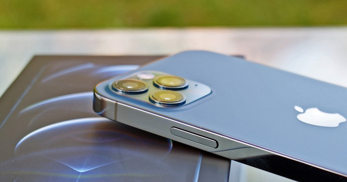 Sự cải tiến đáng kể của các tính năng như Deep Fusion, kính Ceramic Shield, 5G... đều đáng giá. Điểm trừ là nhà Táo vẫn chưa thể khắc phục được nhược điểm của cụm Camera lồi khó chịu.