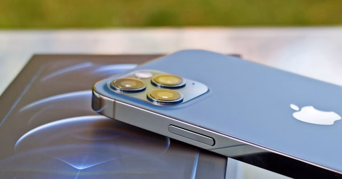 Sự cải tiến đáng kể của các tính năng như Deep Fusion, kính Ceramic Shield, 5G... đều đáng giá. Điểm trừ là nhà Táo vẫn chưa thể khắc phục được nhược điểm của cụm Camera lồi khó chịu.