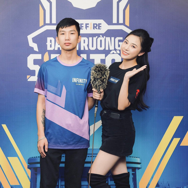 Từng xuất hiện trong Đấu Trường Danh Vọng, eSports TV, nữ MC thuyết phục được cả người xem và những game thủ khó tính nhất bởi sự sắc sảo, nhanh nhẹn và lối dẫn thu hút, thông minh.