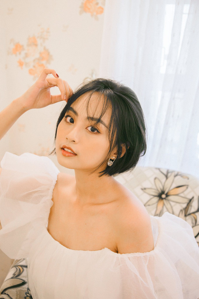  Nữ MC này sở hữu gương mặt xinh xắn, tính cách năng động và lối dẫn dắt thông minh, cô nhận được sự yêu mến từ cộng đồng game thủ cũng như dân mạng.