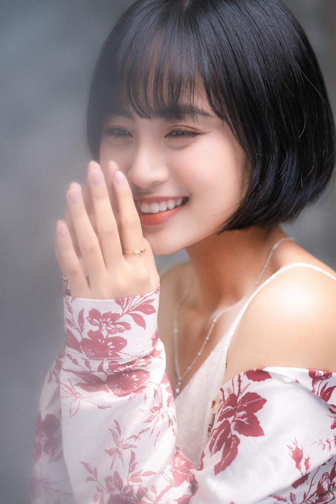 Cô sở hữu một lượng fan lớn là các game thủ LMHT thường xuyên theo dõi giải đấu VCS.