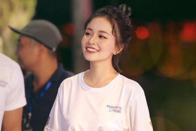 Ngoài Minh Nghi, cô nàng Mộc Miên (tên thật Nguyễn Quỳnh Anh) cũng là MC được yêu mến trong làng game PUBG Mobile Việt Nam.