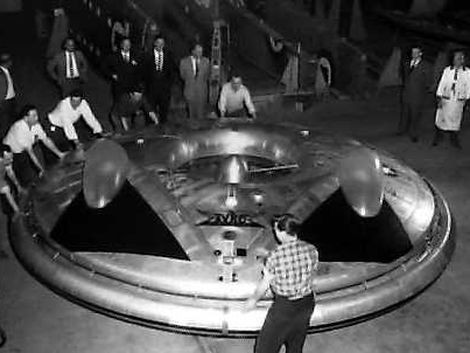 Theo sự sắp xếp của mạng lưới tư liệu ghi ngày 1/6/1956, chiếc đĩa bay được coi là thiết bị bay, cất cánh và hạ cánh theo phương thẳng đứng và bay với tốc độ từ 3 đến 4 Mach (đơn vị tốc độ của ngành hàng không, tương đương 3.200 - 4.300 km/giờ) trần bay (giới hạn độ cao) của đĩa bay là trên 30.000 km và khoảng cách bay tối đa là 1.800 km.