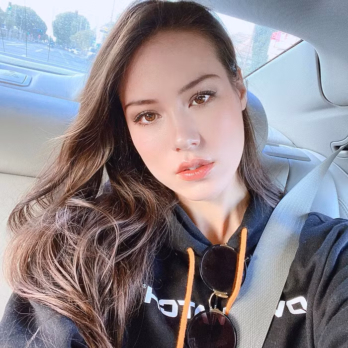 Vài ngày trước khi Reckful tự tử, một nguồn tin thân cận với IndieFoxx cho biết nữ streamer này đã có ý định tiếp tục vạch trần Reckful. Tuy lời cáo buộc của cô là vô căn cứ, nhưng nó ảnh hưởng rất nhiều tới nam streamer 31 tuổi khi anh bị Twtich cắt hợp đồng của mình.