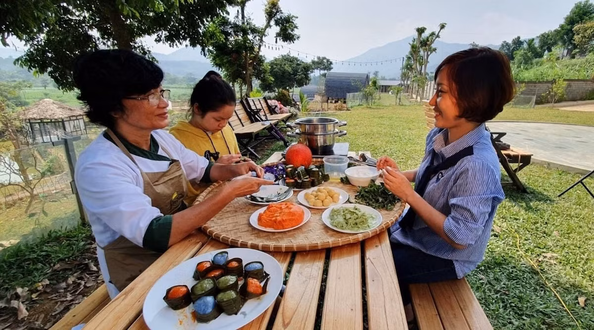 Trịnh Hồng Giang được sinh ra trong gia đình có nghề làm bánh truyền thống, bà và mẹ chị là những người lưu giữ bí quyết làm các loại bánh cổ truyền Hà Nội. Năm 2006, gia đình chị mở tiệm bánh Gia Trịnh với định hướng bánh Âu.