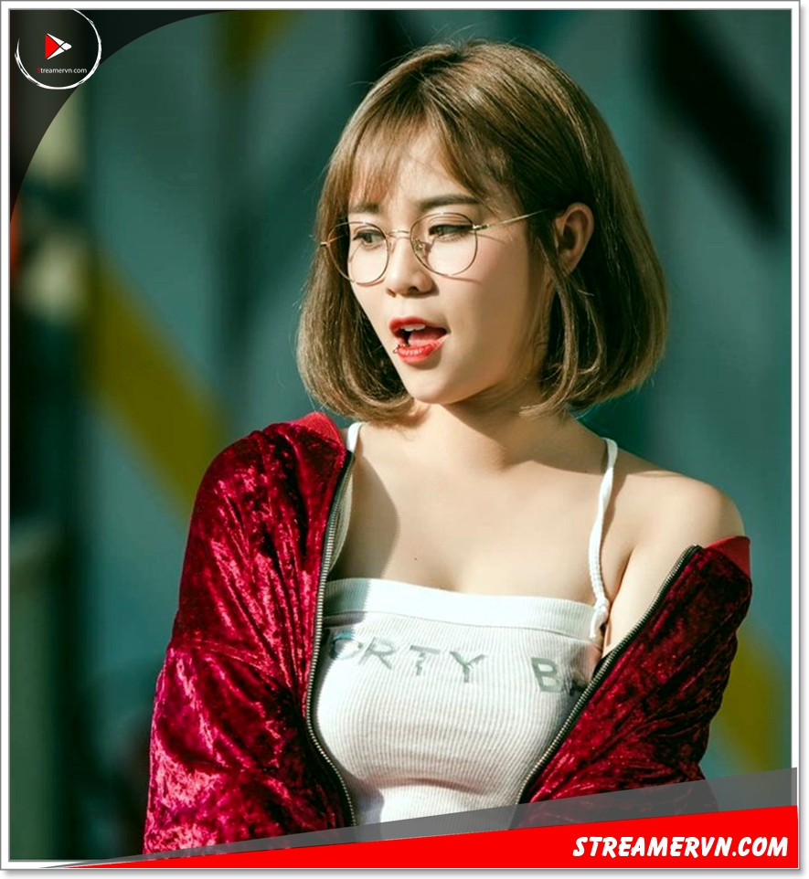 Đã xác định đây là sự nghiệp của mình, cô gái trẻ đã chứng minh cho mọi người thấy sự lựa chọn của mình là đúng đắn. Và cô đã làm việc một cách chăm chỉ, nghiêm túc. Cô không ngừng trau dồi bản thân để luôn tạo sự mới mẻ, đa dạng trong các sản phẩm của mình.