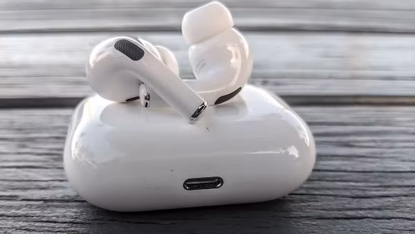 Tháng 10 năm ngoái, Apple ra mắt AirPods Pro với thiết kế hoàn toàn mới dạng in-ear và có khả năng chống ồn. Và rất có thể tháng 10 năm nay sẽ là sự ''đổ bộ'' của AirPods Pro 2.