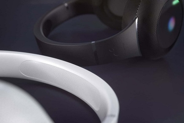 Ông còn tiết lộ thêm, Apple đang phát triển hai biến thể của StudioPods có tùy biến giống với Apple Watch. Trước đó, đã có vài báo cáo chỉ ra rằng chúng có mức giá tầm 350 USD.