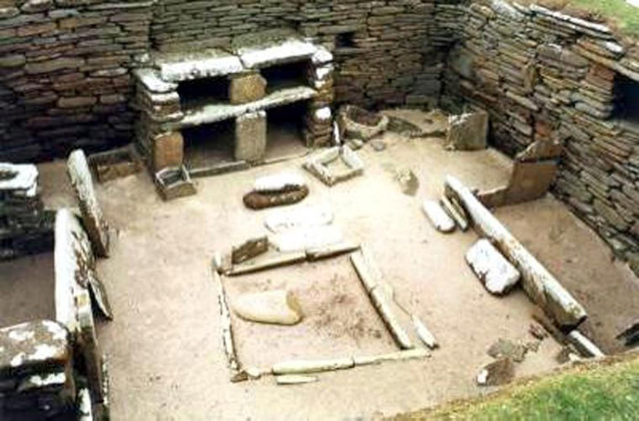 Hệ thống ống nước. Vào năm 400 trước Công nguyên, người Athen đã phát triển hệ thống bơm nước cho các nhà tắm và vòi phun nước.