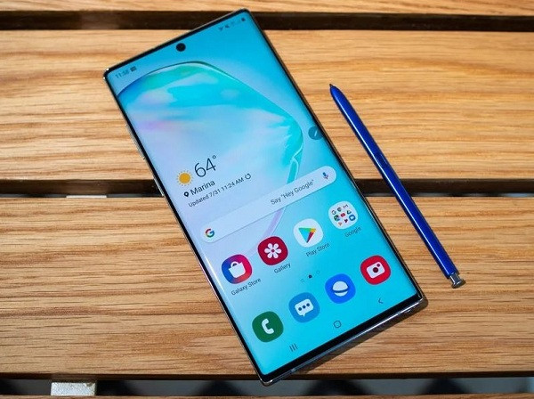  Samsung Galaxy Note 10+ (smartphone cỡ lớn tốt nhất): Lại là một sản phẩm của Samsung được xướng tên trong danh sách smartphone tốt nhất nửa đầu năm 2020 của Trusted Reviews. Dù smartphone màn hình lớn không hiếm, Note 10+ vẫn tạo ra khác biệt với bút S Pen, chip Snapdragon 855 và Exynos 8150, hiệu năng vẫn thừa mạnh để làm việc cũng như giải trí.