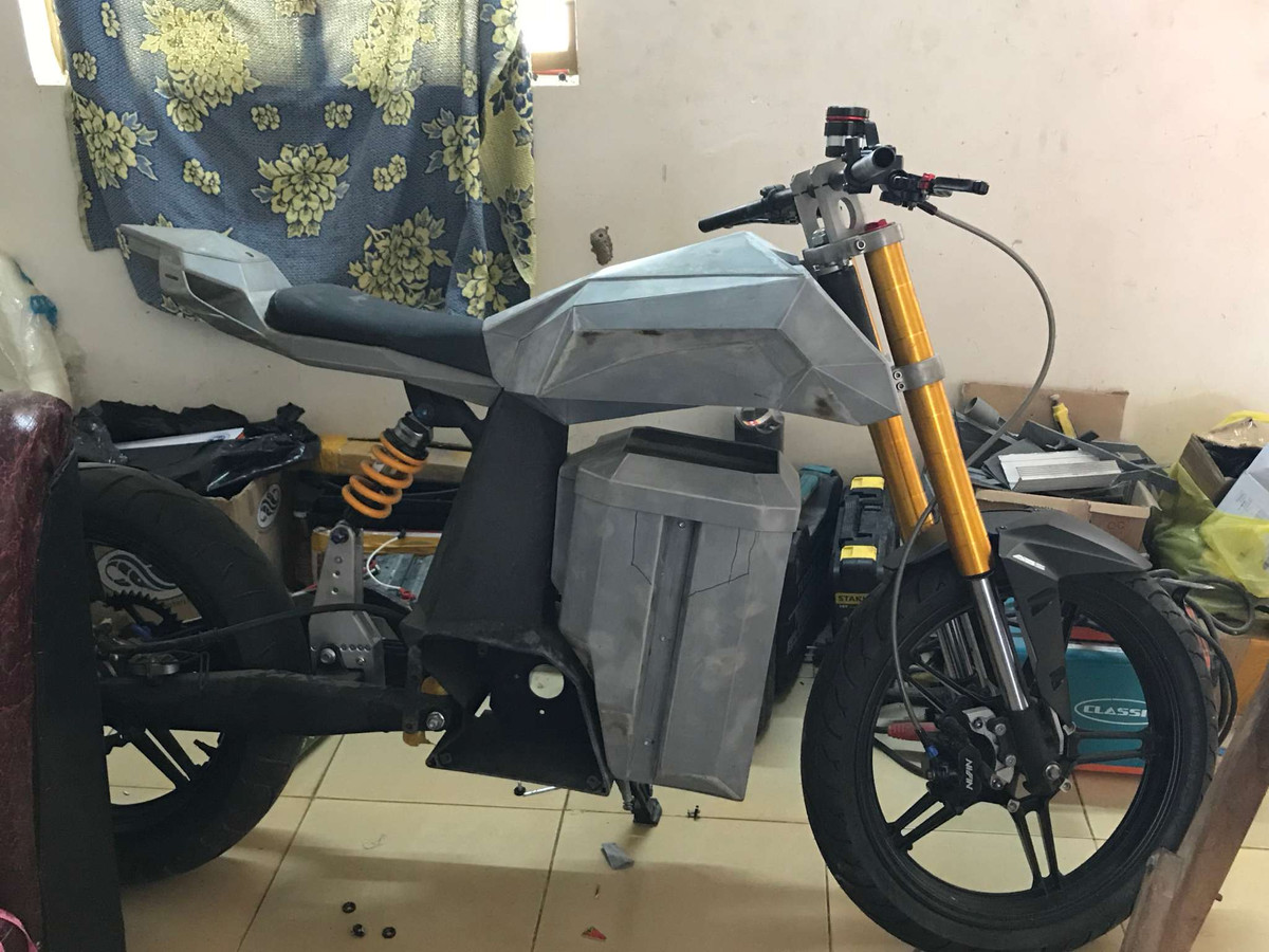 Được biết, anh Vũ đã tốn 6 tháng để hoàn thành dự án này, với tổng chi phí lên đến gần 3.000 USD. Đây cũng là đồ án tốt nghiệp của anh chàng.