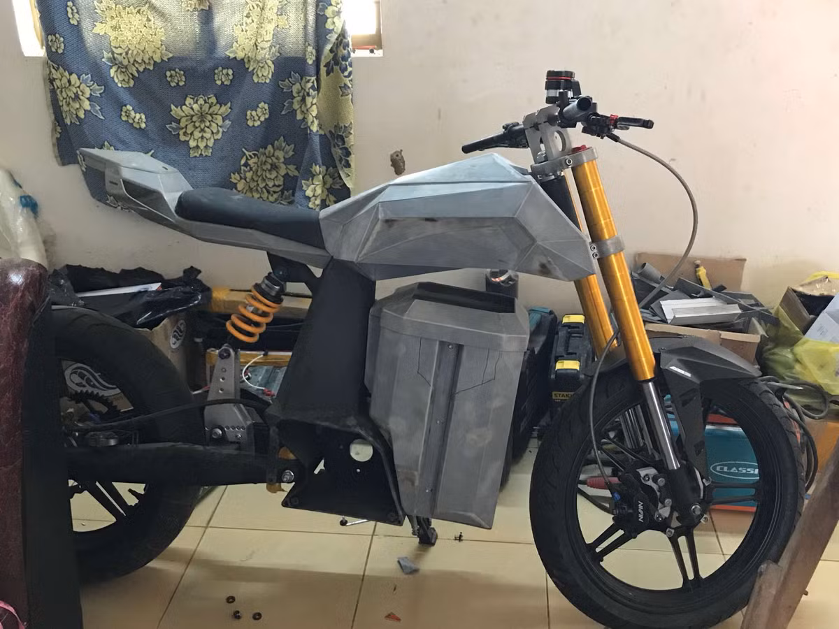 Được biết, anh Vũ đã tốn 6 tháng để hoàn thành dự án này, với tổng chi phí lên đến gần 3.000 USD. Đây cũng là đồ án tốt nghiệp của anh chàng.