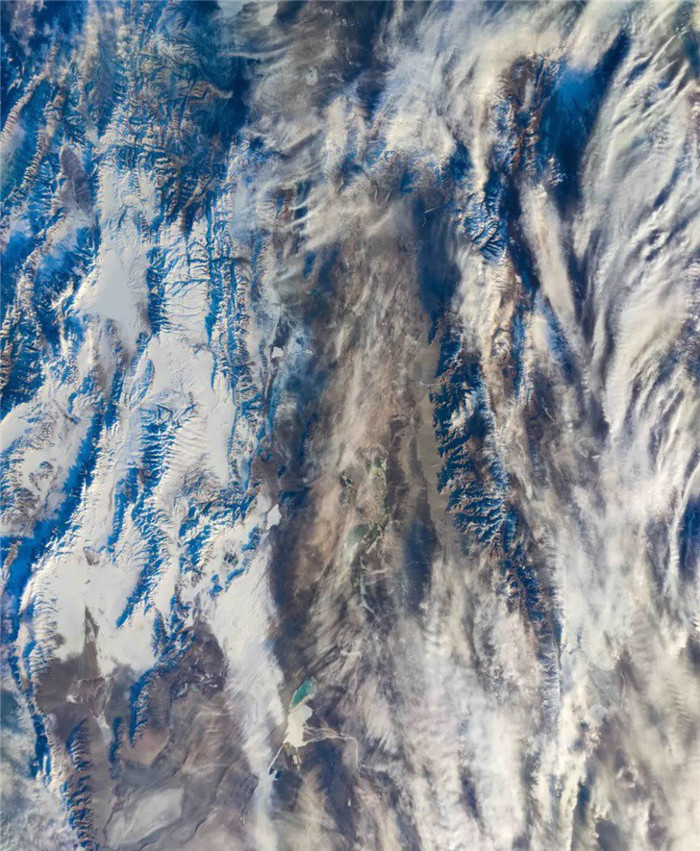 Để chuẩn bị hình nền mẫu cho điện thoại di động Xiaomi trên toàn thế giới là điều phải làm trước mỗi hội nghị. Hình nền mẫu lần này được lựa chọn dựa trên các đặc điểm của chiếc điện thoại sở hữu camera 100 megapixel.