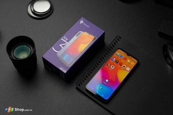 Nếu chỉ sử dụng Joy 3 như một smartphone với chức năng cơ bản nghe gọi và giải trí cơ bản thì 2GB là đủ nhưng nếu nhu cầu cao hơn thì hãy cân nhắc đến một lựa chọn điện thoại có dung lượng RAM lớn hơn. Ảnh: soha