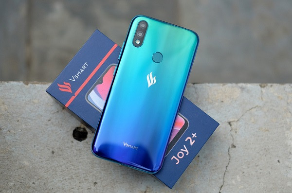 Ra mắt nhiều phiên bản màu sắc thời trang gồm “Tím bất ngờ", "Trắng như mơ", "Đen huyền bí”, cùng mức giá chỉ trong tầm 2-3 triệu đồng, smartphone mới của Vsmart phù hợp với sự lựa chọn điện thoại “cấu hình ngon – giá rẻ” của người dùng hiện nay. Ảnh: VNExpress