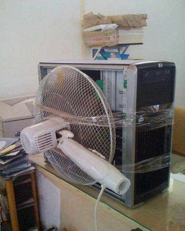 "Rảnh rỗi sinh nông nổi", một game thủ cho ra đời bộ case PC với quạt tản nhiệt phiên bản siêu to khổng lồ.