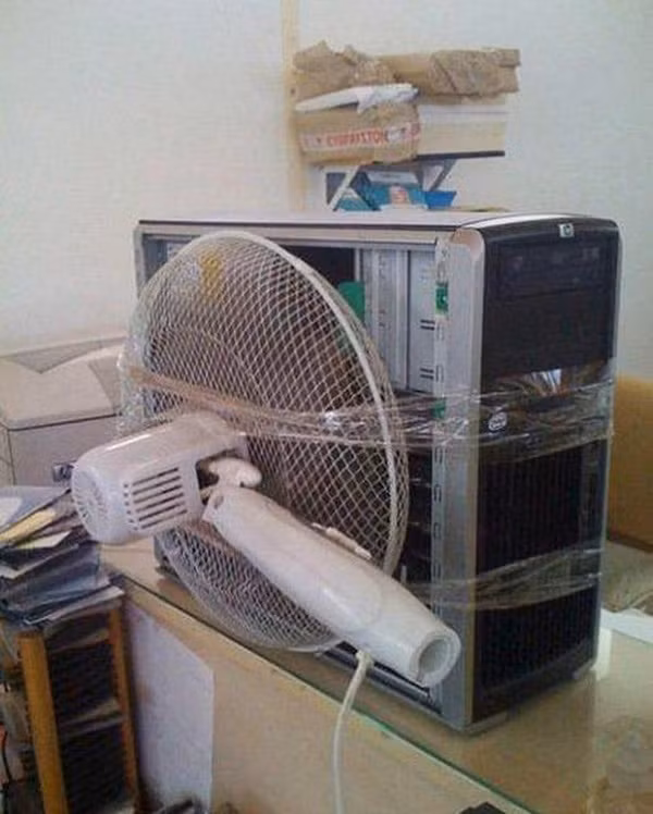 "Rảnh rỗi sinh nông nổi", một game thủ cho ra đời bộ case PC với quạt tản nhiệt phiên bản siêu to khổng lồ.