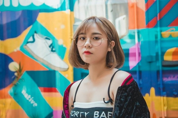 Với phần lớn các game thủ LMHT, MisThy (Lê Thy Ngọc) được coi là "thần tượng" và hiện là một trong những nữ streamer LMHT hot nhất hiện nay, chẳng kém diễn viên hay ca sĩ nổi tiếng. MisThy thường stream chơi game Liên Minh Huyền Thoại hay PUBG, sở hữu hơn 3 triệu người theo dõi trên fanpage.