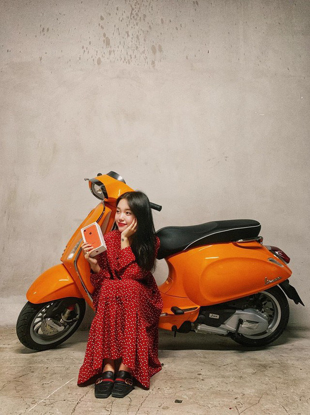 Không kém cạnh gì Kiều Anh Hera, Linh Ngọc Đàm cũng nổi tiếng với khối tài sản cực "khủng", cùng với đó là những món đồ hiệu đáng mơ ước.