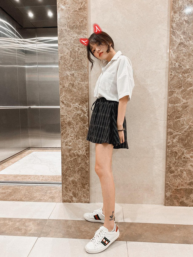 Được biết, những đôi giày mà nữ streamer này sở hữu đều có giá hàng trăm đô la Mỹ.