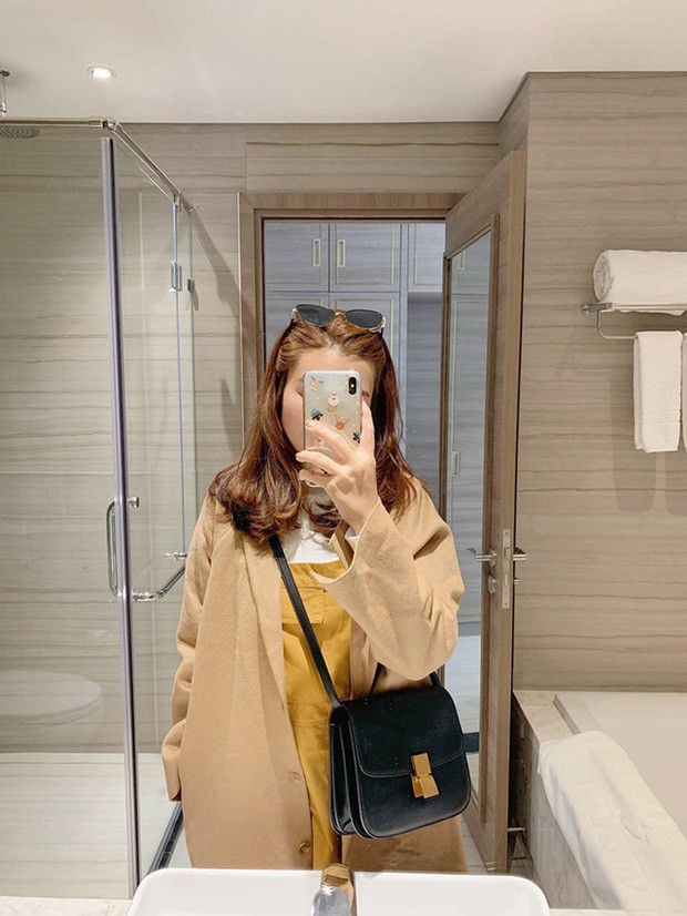 Dù ăn mặc khá đơn giản nhưng mỗi món đồ trên người Cethline đều có giá trị rất cao.