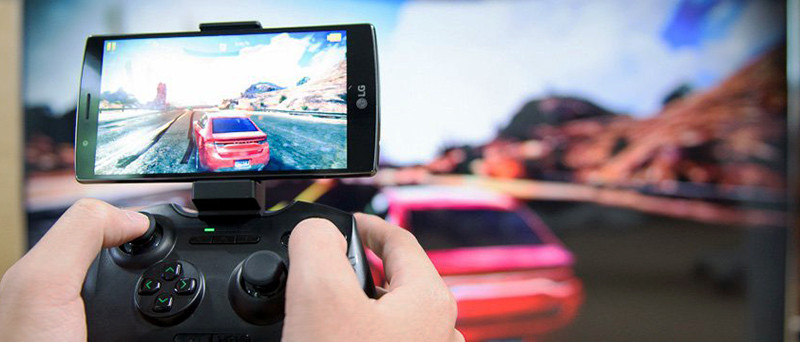  Máy chơi game tại gia. Nếu sẵn có một chiếc điện thoại Android tương thích, máy Hyperkin Smartboy và mua thêm vỏ máy Game Boy, bạn có thể biến chiếc smartphone cũ thành máy chơi game Ninetendo Game Boy tại nhà. Hoặc nếu là tín đồ của PlayStation, bạn có thể mua một bộ điều khiển game Mogo với giá khoảng 30 USD, kết nối cùng điện thoại cũ để có ngay một bản PlayStation Portable.