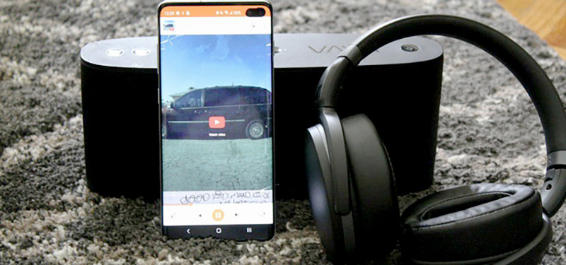  Thiết bị phát nhạc: Smartphone nào cũng có chức năng này. Tuy nhiên sự tiện lợi ở đây là bạn không cần lo tin nhắn, cuộc gọi làm gián đoạn quá trình phát nhạc của máy. Lưu trữ một kho âm nhạc ưa thích trong điện thoại cũ, kết nối với loa và tận hưởng bữa tiệc cùng bạn bè trong khi vẫn có thể dùng smartphone mới để chat, gọi điện mà không ảnh hưởng tới cuộc vui. Ảnh: Gadgethacks.