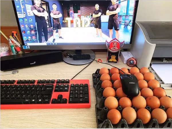 Rèn luyện tính kiềm chế không đập bàn đập chuột khi thua game thì bạn nên dùng chiếc lót chuột cực dị này.