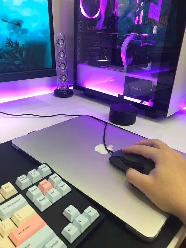 Trải nghiệm kê tay bằng Macbook được một game thủ cho biết "cảm giác khá mượt".