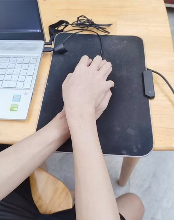 Phiên bản kê tay dành cho hội FA, nhận được sự đồng cảm lớn của cộng đồng mạng.