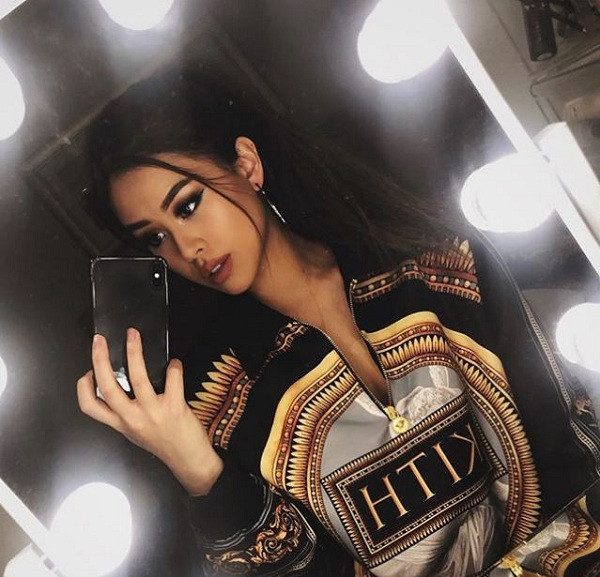 Trước đó, Tiên Nguyễn sở hữu iPhone XS Max một thời gian dài. Cô nàng có thói quen thường xuyên selfie qua gương và đăng tải trên mạng xã hội.