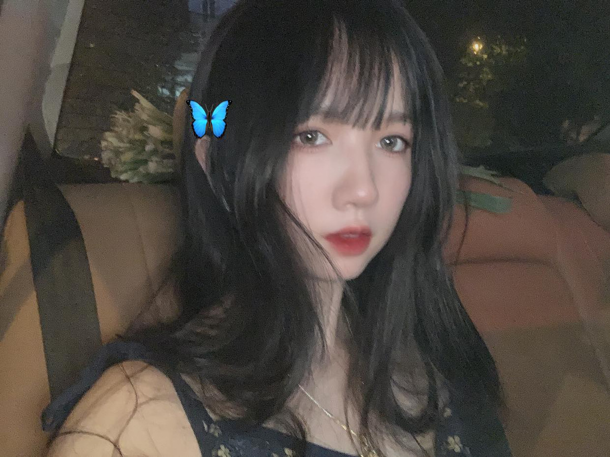 Nữ streamer sinh năm 1999 này là cựu học sinh Chuyên tiếng Anh của trường Chuyên Hoàng Văn Thụ - Hòa Bình. Kết thúc mái trường phổ thông, Thảo Linh đỗ Đại học Luật và đây là khoảng thời gian mà cô nàng dành cho game.