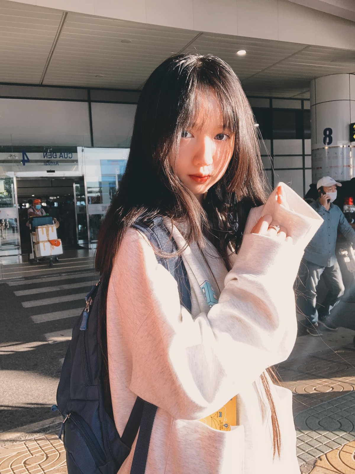 Hà Thảo Linh - cô nàng sinh viên năm 3 trường Đại học Luật Hà Nội đang gây sốt cộng đồng game thủ với vẻ đẹp đáng yêu nhưng cũng không kém phần lanh lợi.