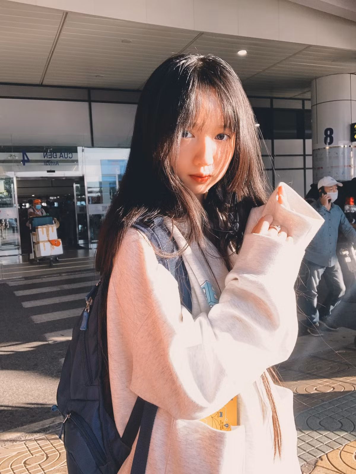 Hà Thảo Linh - cô nàng sinh viên năm 3 trường Đại học Luật Hà Nội đang gây sốt cộng đồng game thủ với vẻ đẹp đáng yêu nhưng cũng không kém phần lanh lợi.