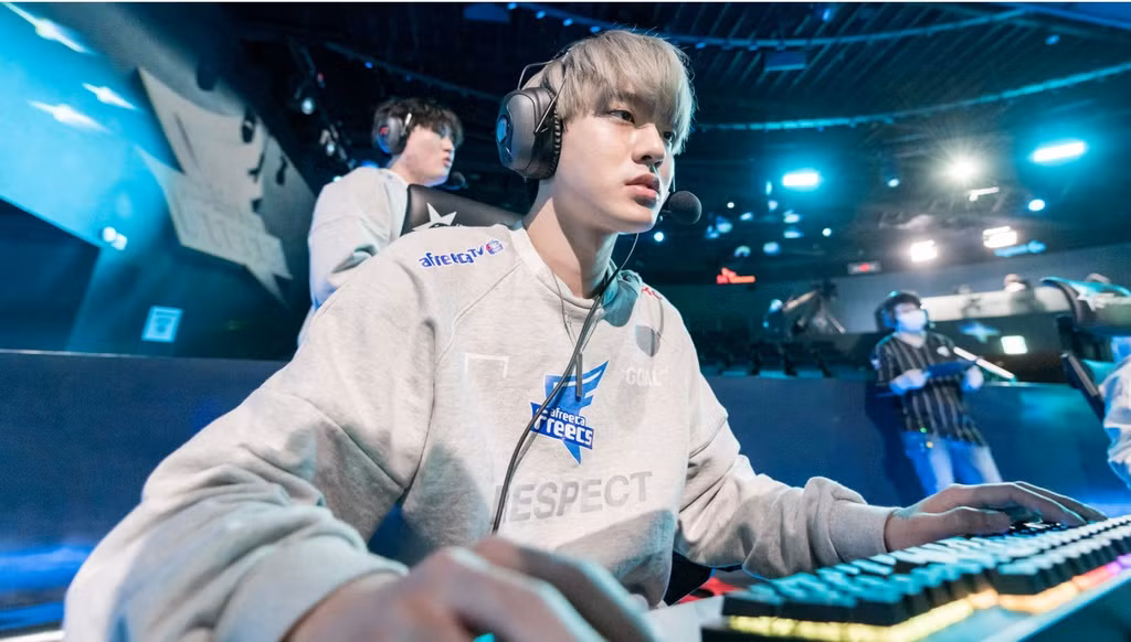 Mystic cũng được nhiều người ưu ái nhận xét là một trong những game thủ đẹp trai nhất làng LOL thế giới.