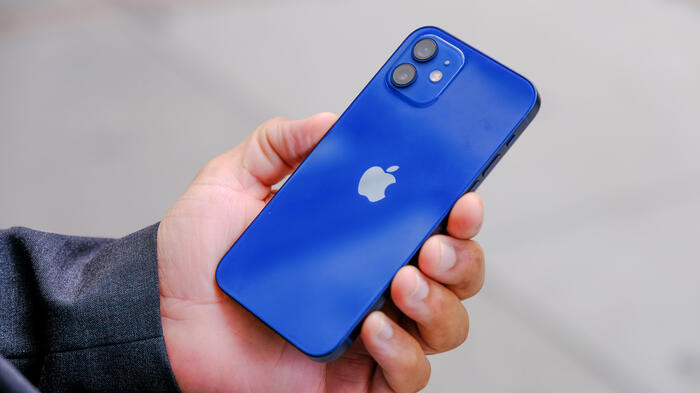 Khi sử dụng kết nối 4G, iPhone 12 và iPhone 12 Pro đạt thời lượng dài hơn ở mức 10 giờ 23 phút và 11 giờ 24 phút lần lượt.