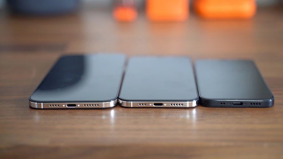 Báo cáo đã thực hiện một thử nghiệm sử dụng iPhone mới ở độ sáng màn hình 150 nits, mở một website mới mỗi 30 giây với sự tham gia của iPhone 12 và iPhone 12 Pro và trên cả mạng 4G và 5G.