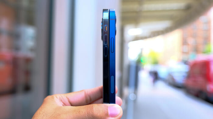 Một thử nghiệm tương tự trên những chiếc iPhone 11 hồi năm ngoái cùng mạng 4G cho thấy chiếc iPhone 11 đạt thời lượng sử dụng 11 giờ 16 phút còn thành tích của iPhone 11 Pro là 10 giờ 24 phút.