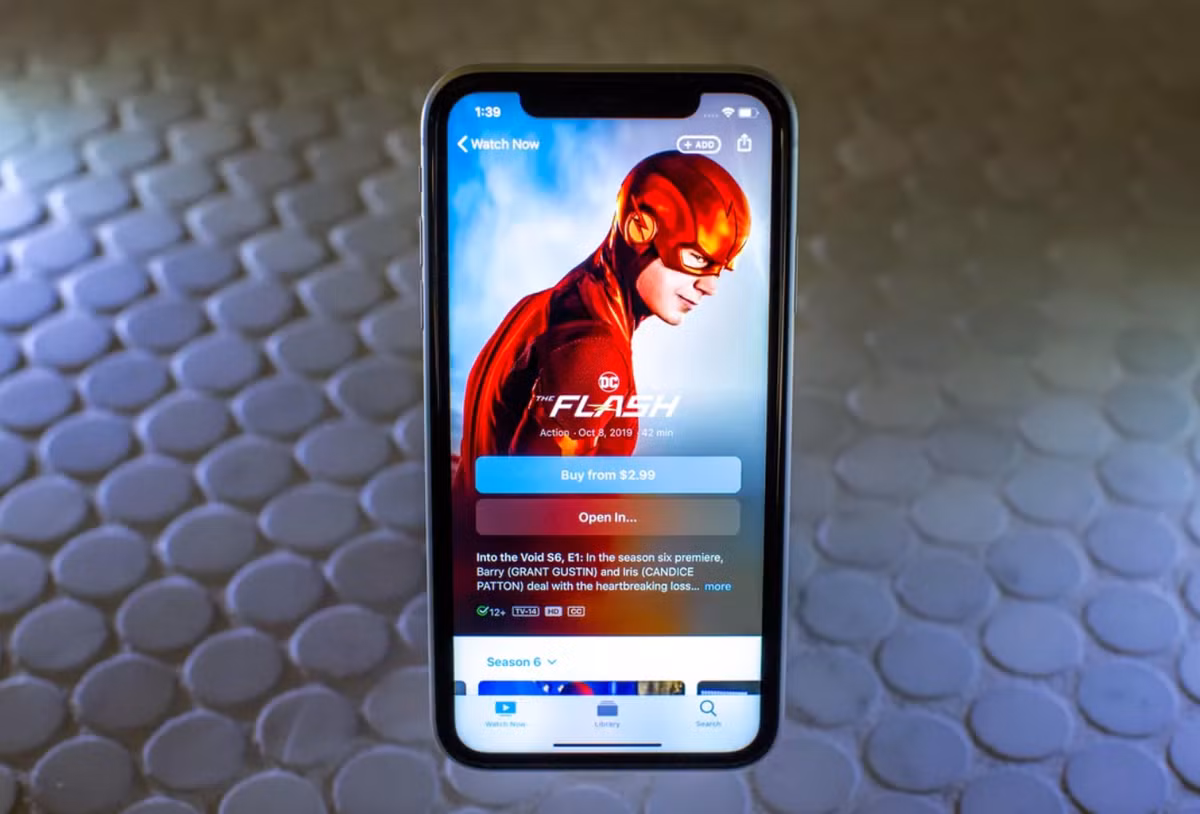 Các ứng dụng Apple TV - Nền tảng phát trực tuyến là nơi có bộ phim truyền hình nổi tiếng và một số chương trình gốc khác, tất cả đều có thể truy cập thông qua ứng dụng Apple TV, cung cấp giao diện thân thiện, dễ sử dụng. Bạn có thể đăng ký Apple TV Plus với giá khoảng 5-8 USD/ tháng hoặc trong ứng dụng TV của Apple trong App Store.