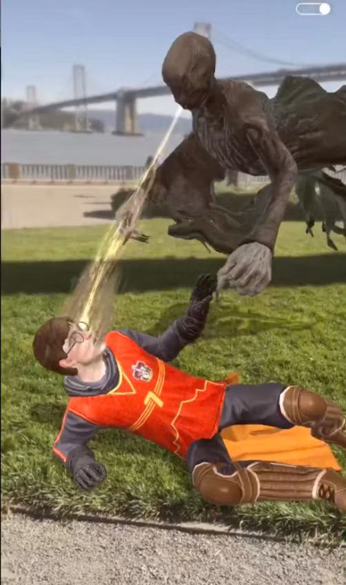 Vào năm 2019, Harry Potter: Wizards Unite là trò chơi dựa trên ứng dụng thực tế tăng cường (AR) hot nhất, từ những người sáng tạo ra Pokemon Go. Trò chơi đặt người chơi chống lại các phù thủy hắc ám và các sinh vật ma thuật để cứu các nhân vật trong truyện Harry Potter. Bạn chơi bằng cách đi vòng quanh thế giới thực, theo bản đồ của trò chơi thông qua ứng dụng trên điện thoại của bạn.