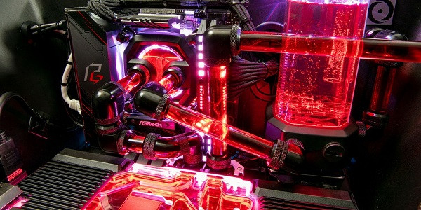 Khó có thể tin rằng một dàn PC đỉnh cao như thế này được giấu gọn trong một chiếc xe đồ chơi của trẻ em.