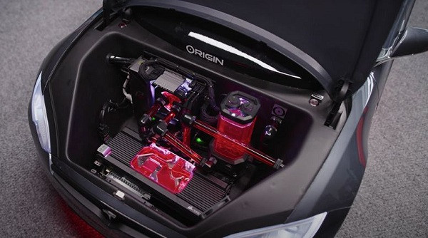 Về cấu hình, máy trang bị CPU AMD Ryzen 9 3900X 12 lõi, card đồ hoạ NVIDIA GeForce RTX 2080 Ti, RAM 32GB Dominator Platinum RGB của Corsair.