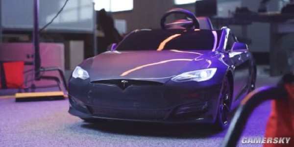 Bởi vậy, khi không chơi game, nó vẫn làm tròn nhiệm vụ như một chiếc siêu xe mini thông thường.